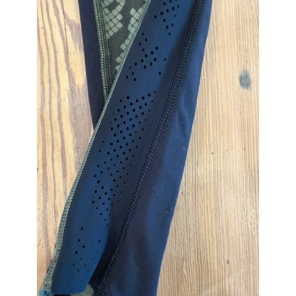 Lululemon‎ Beyond Boundaries Leggings Black Green Ziggy Snake 4 - Picture 3 of 5